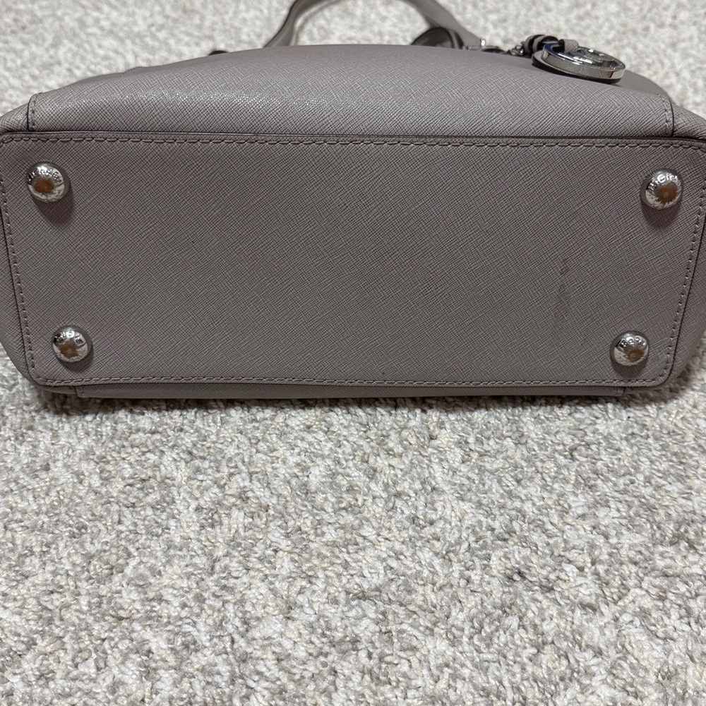 Michael Kors Jet Set Charlotte Saffiano Leather Zip-Top Tote in Grey - Picture 12 of 16